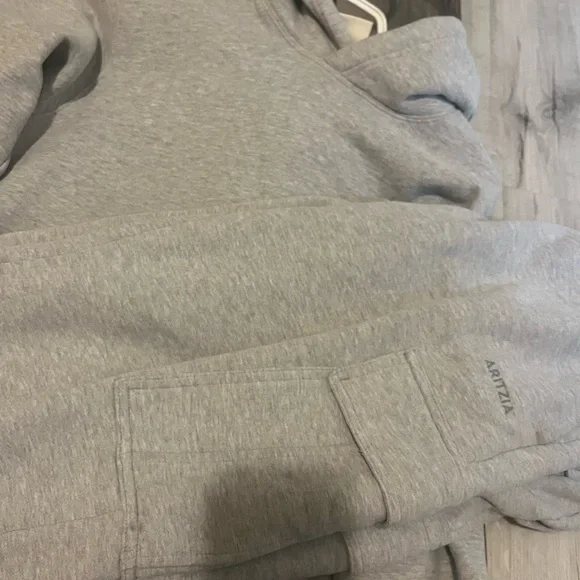 Aritzia sets - Picture 4 of 7